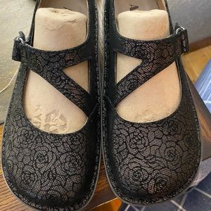 Alegria Pewter Florette NWOT